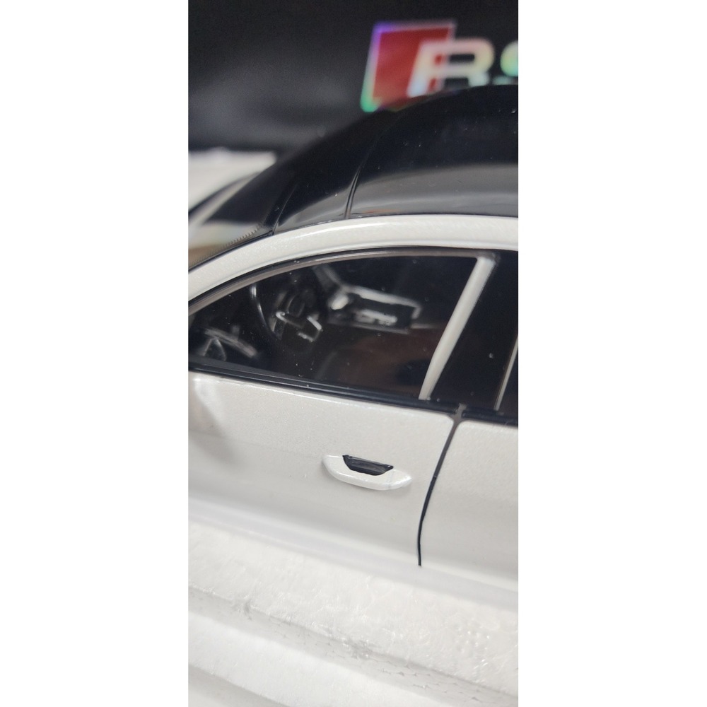 Audi RS7 Sportback 1:18 Scale Diecast Alloy Model Car White Open Box